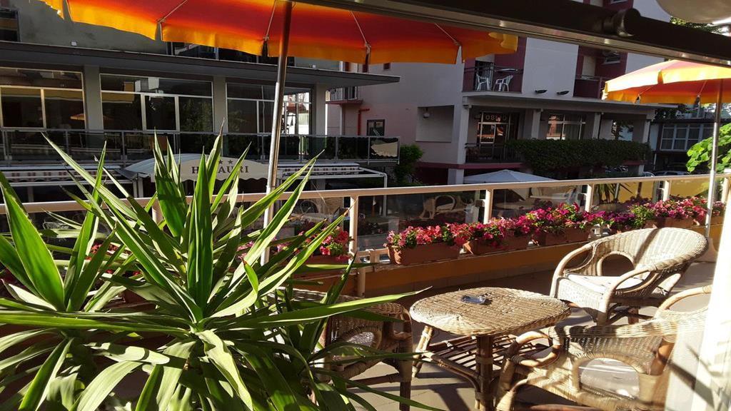 Hotel Ischia Римини Екстериор снимка
