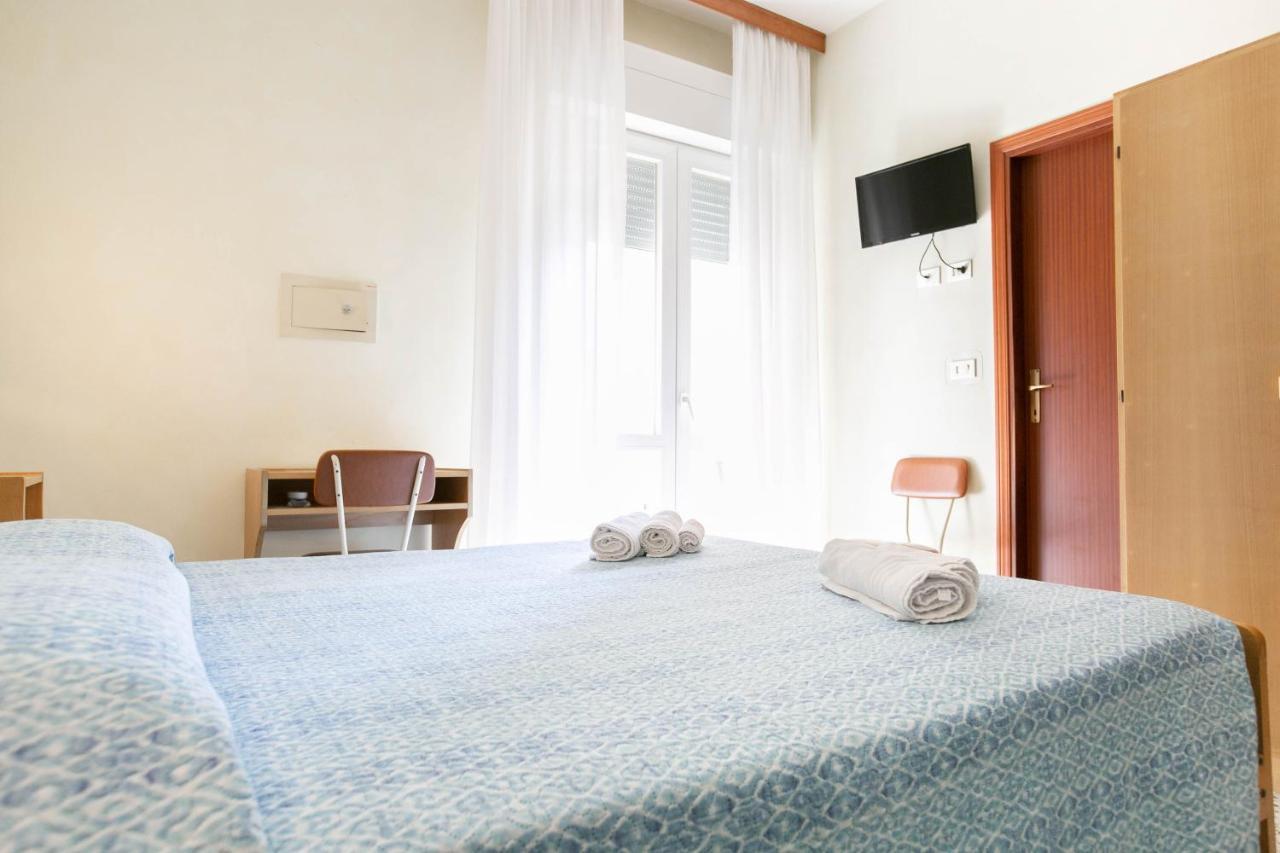 Hotel Ischia Римини Екстериор снимка