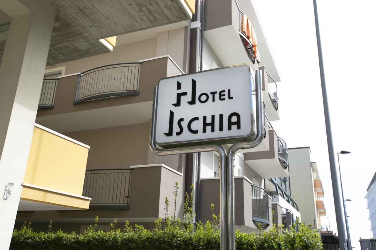 Hotel Ischia Римини Екстериор снимка